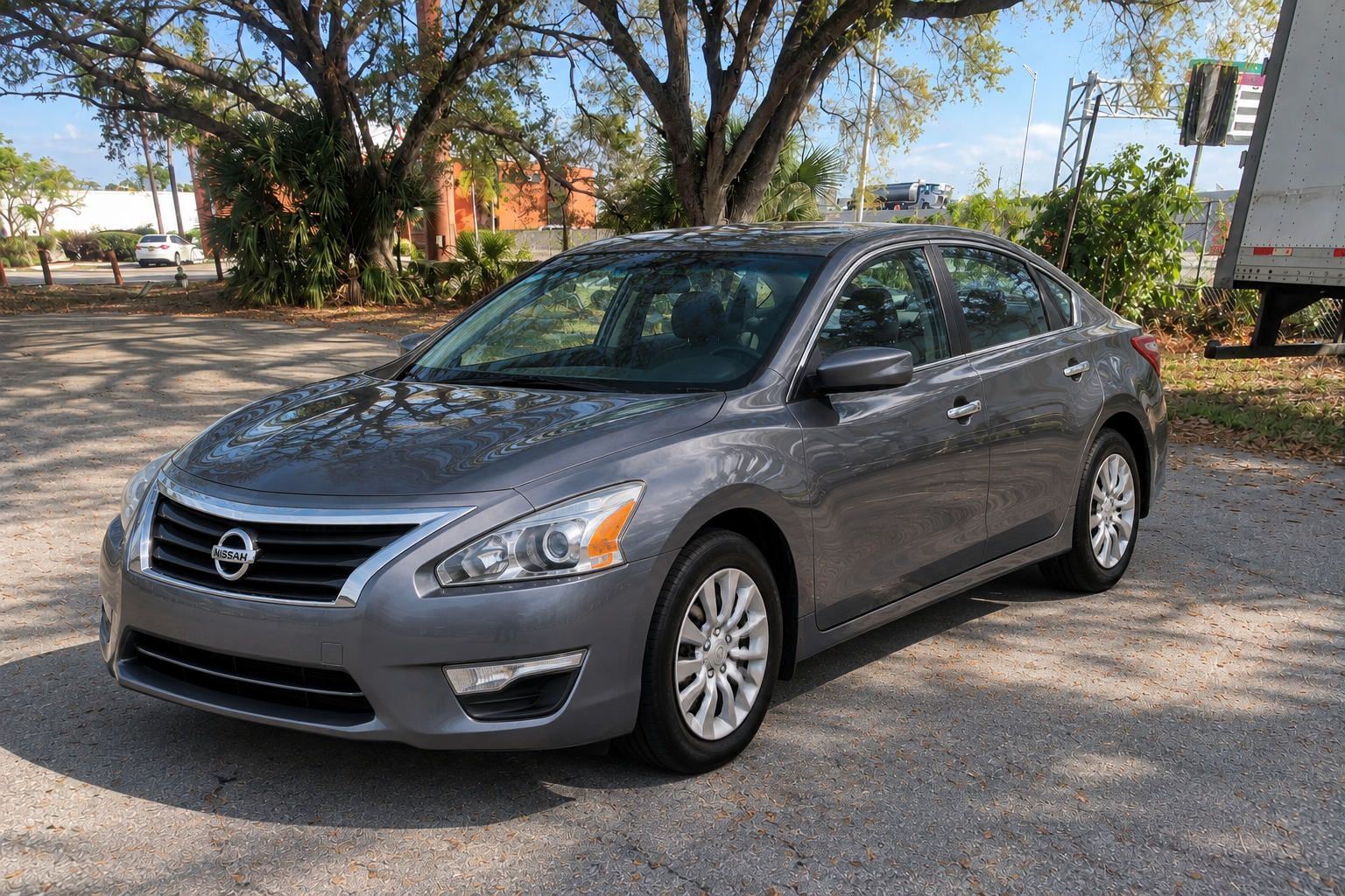 Nissan Altima (2014) available for weekly rental